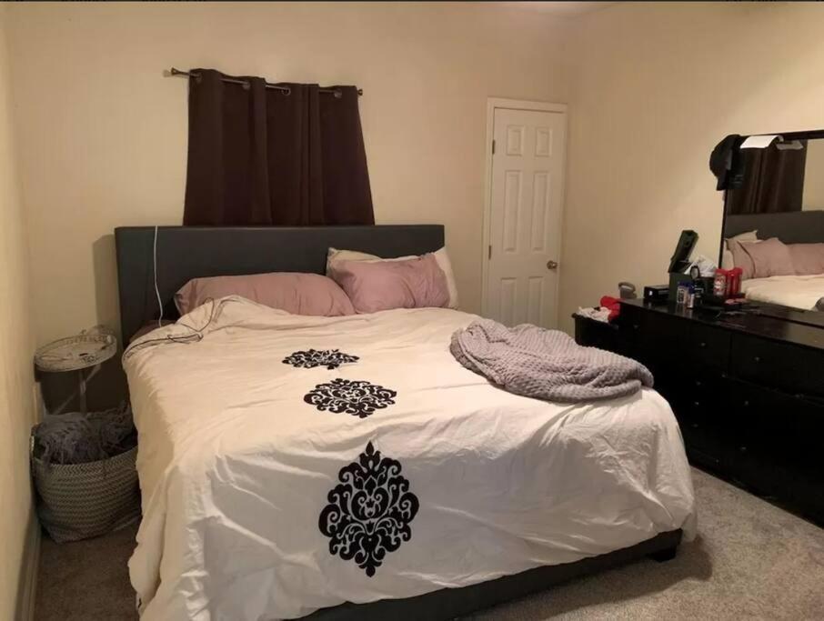 Spacious 5Brs For Rent In Groves! Exterior photo